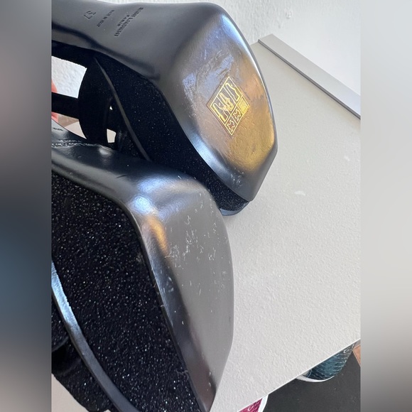 YSL tribute platform - Picture 8 of 12